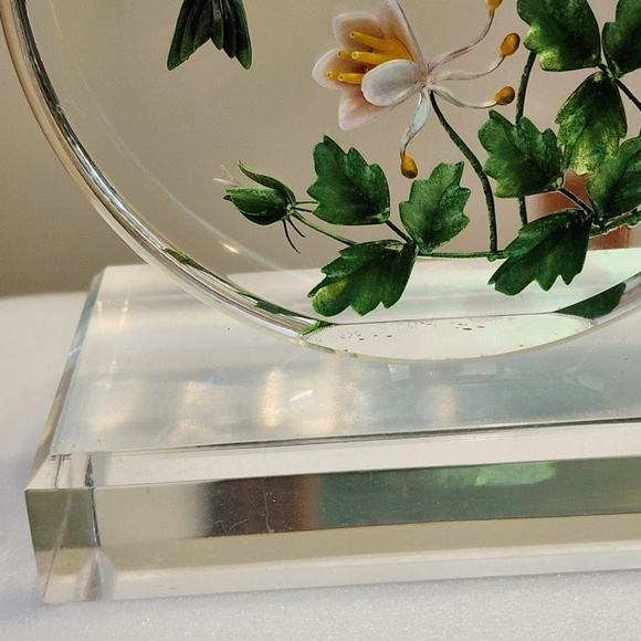 Vtg Lucite Paperweight Acrylic Reverse Cut Hand Painted Hummingbird Desk Decor - Picture 4 of 9